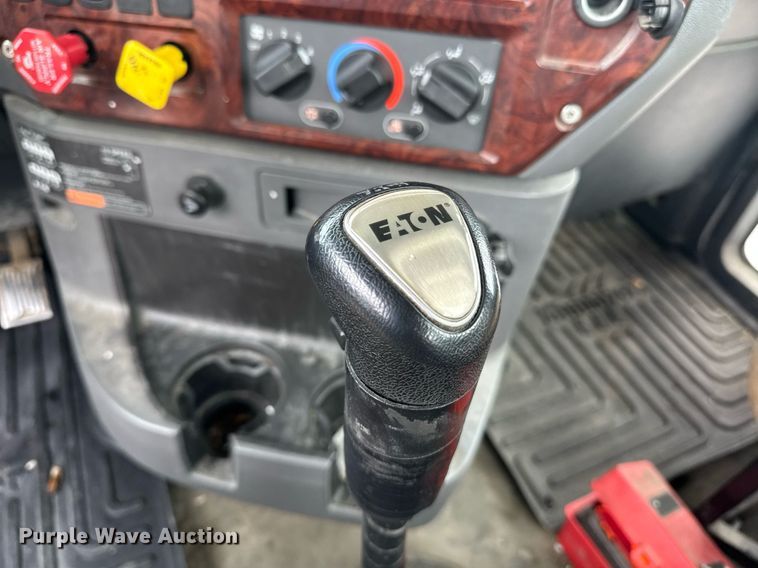 image for item DW1958 2015 Mack CXU613 semi truck