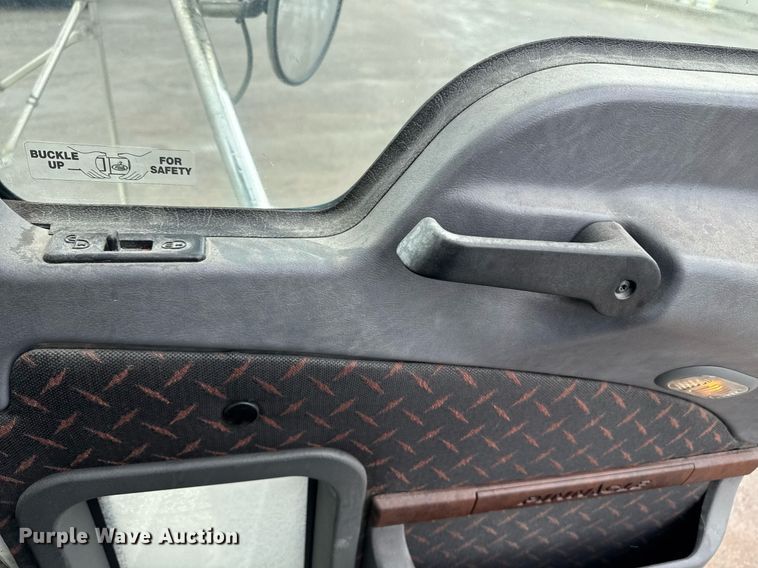 image for item DW1958 2015 Mack CXU613 semi truck