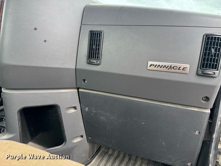 image for item DW1958 2015 Mack CXU613 semi truck