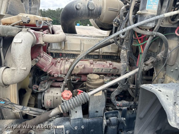 image for item DW1958 2015 Mack CXU613 semi truck