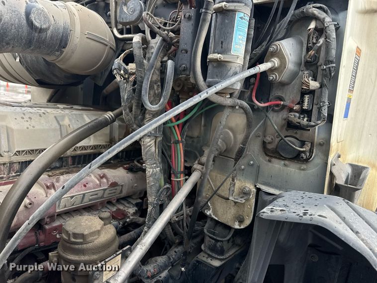 image for item DW1958 2015 Mack CXU613 semi truck