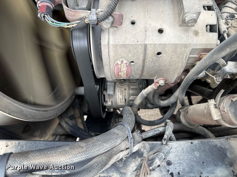 image for item DW1958 2015 Mack CXU613 semi truck