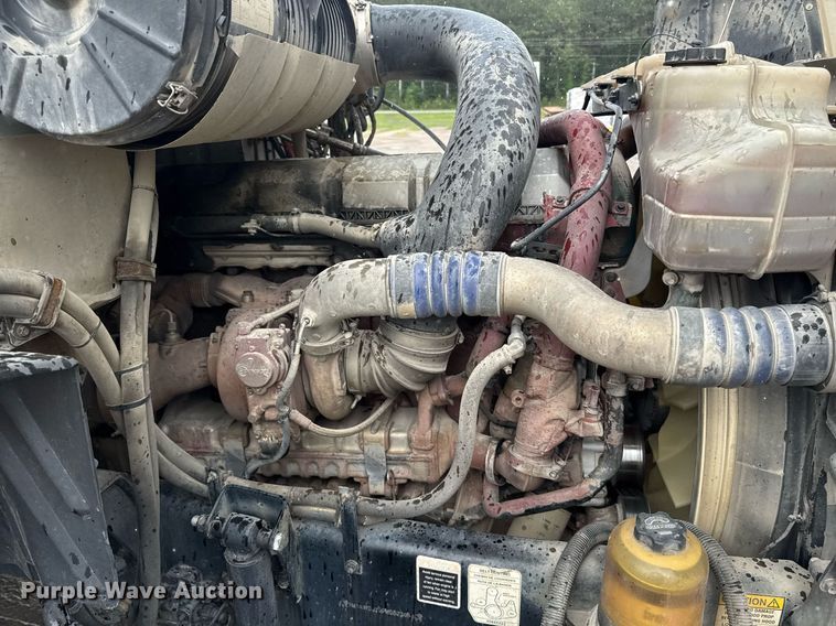 image for item DW1958 2015 Mack CXU613 semi truck