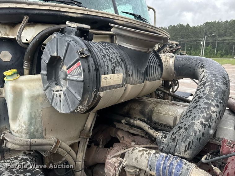 image for item DW1958 2015 Mack CXU613 semi truck