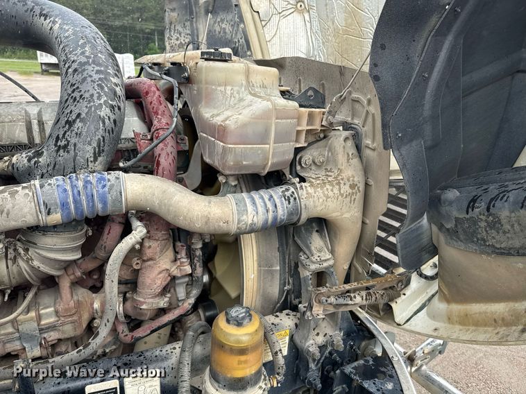 image for item DW1958 2015 Mack CXU613 semi truck