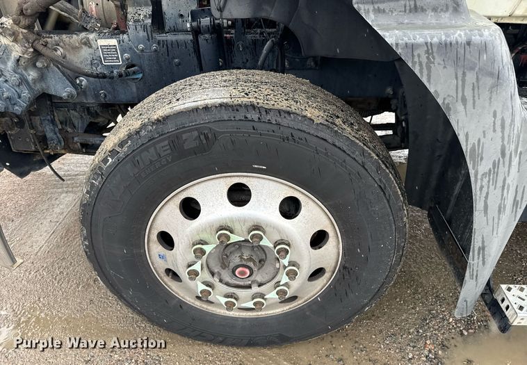 image for item DW1958 2015 Mack CXU613 semi truck