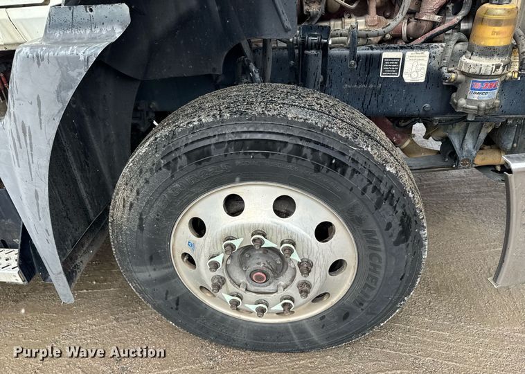 image for item DW1958 2015 Mack CXU613 semi truck