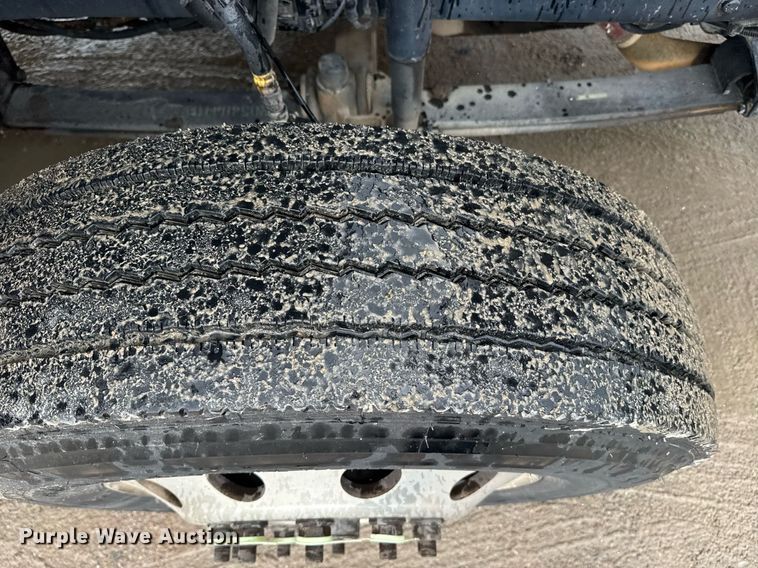 image for item DW1958 2015 Mack CXU613 semi truck