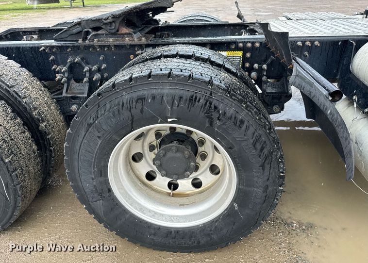 image for item DW1958 2015 Mack CXU613 semi truck