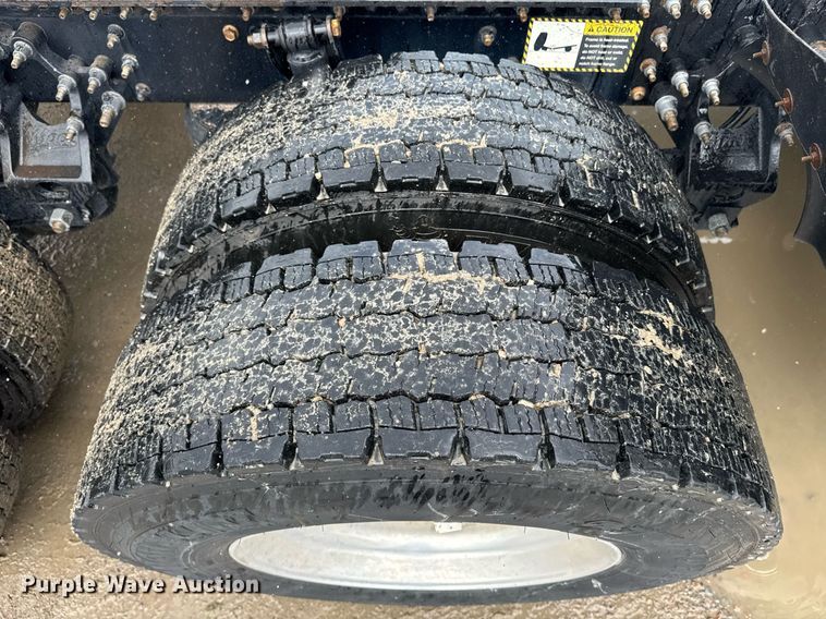 image for item DW1958 2015 Mack CXU613 semi truck