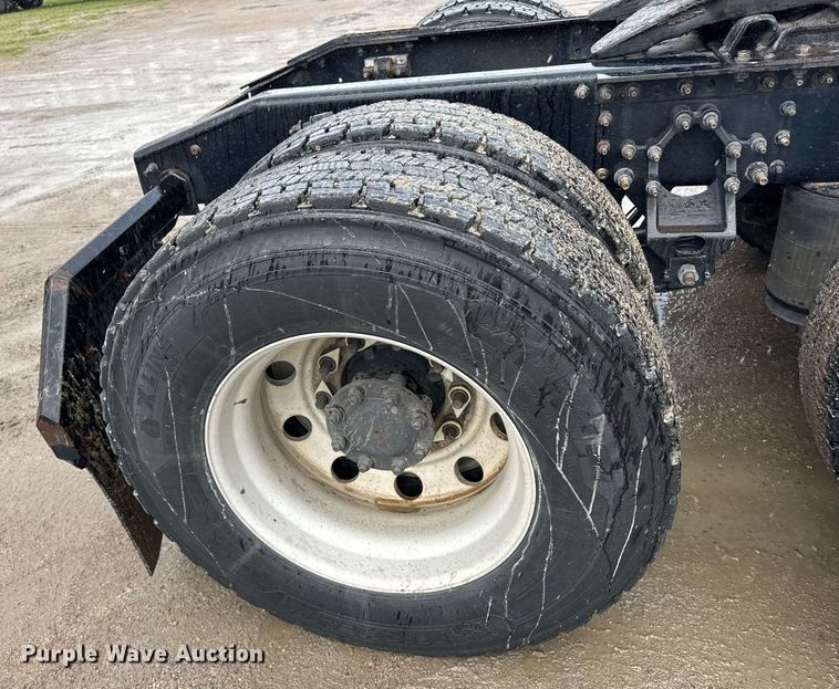 image for item DW1958 2015 Mack CXU613 semi truck