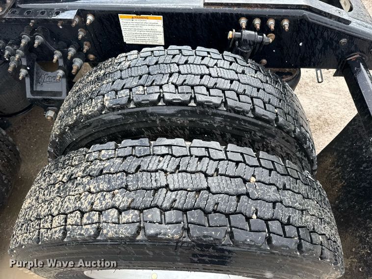 image for item DW1958 2015 Mack CXU613 semi truck