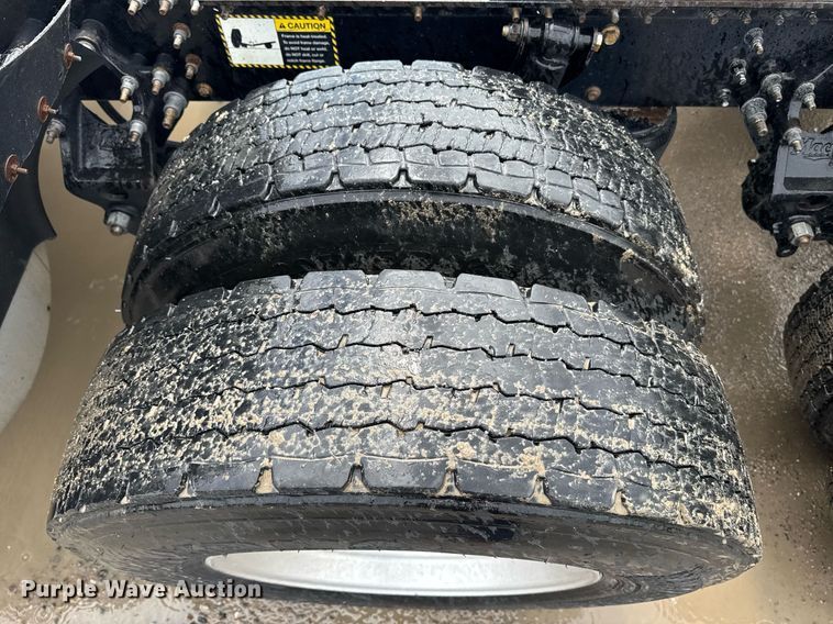 image for item DW1958 2015 Mack CXU613 semi truck