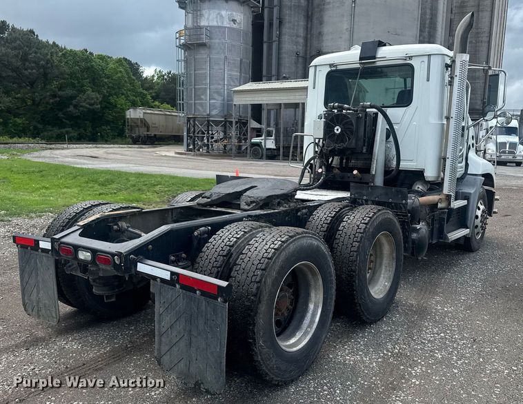 image for item DW1961 2018 Mack CXU613 semi truck