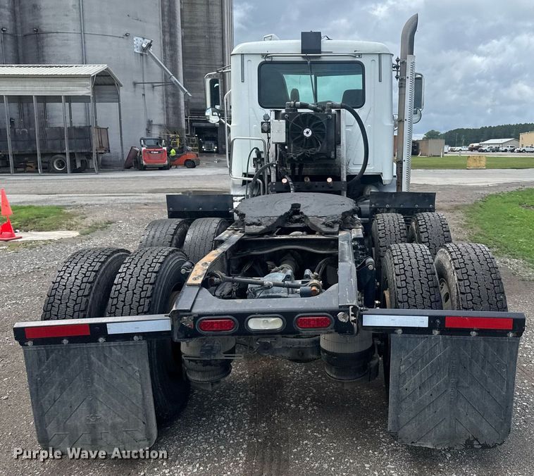 image for item DW1961 2018 Mack CXU613 semi truck