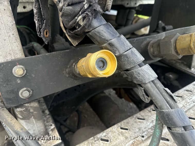 image for item DW1961 2018 Mack CXU613 semi truck