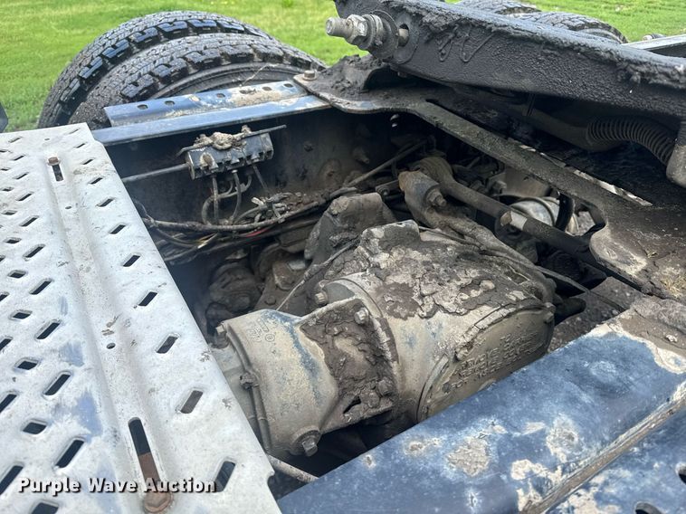 image for item DW1961 2018 Mack CXU613 semi truck