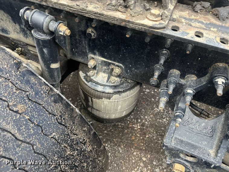 image for item DW1961 2018 Mack CXU613 semi truck