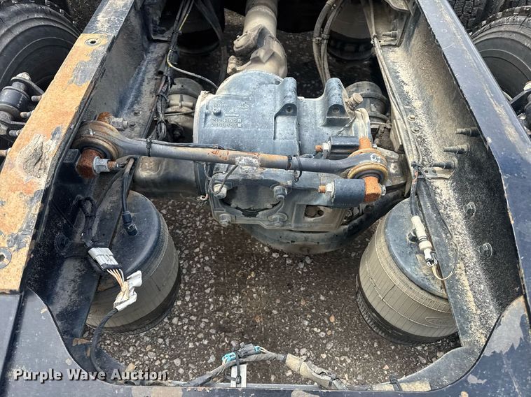 image for item DW1961 2018 Mack CXU613 semi truck