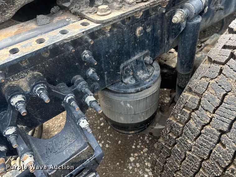 image for item DW1961 2018 Mack CXU613 semi truck