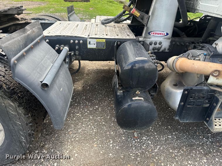 image for item DW1961 2018 Mack CXU613 semi truck