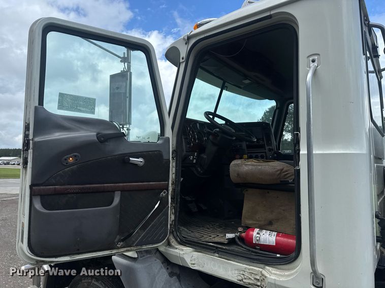 image for item DW1961 2018 Mack CXU613 semi truck