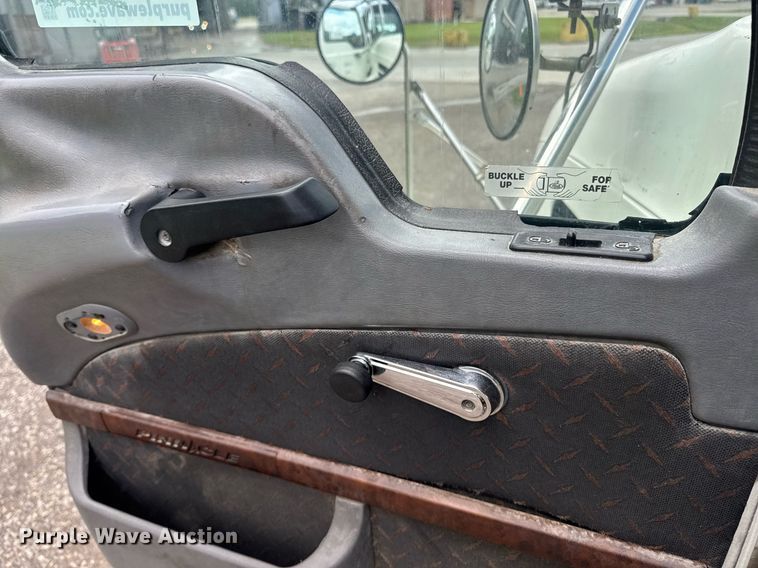 image for item DW1961 2018 Mack CXU613 semi truck