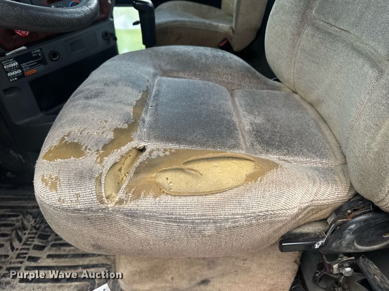 image for item DW1961 2018 Mack CXU613 semi truck