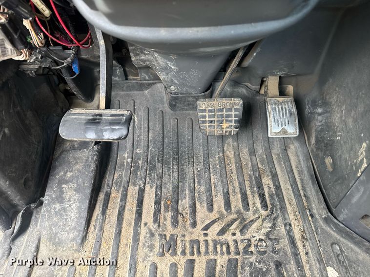 image for item DW1961 2018 Mack CXU613 semi truck