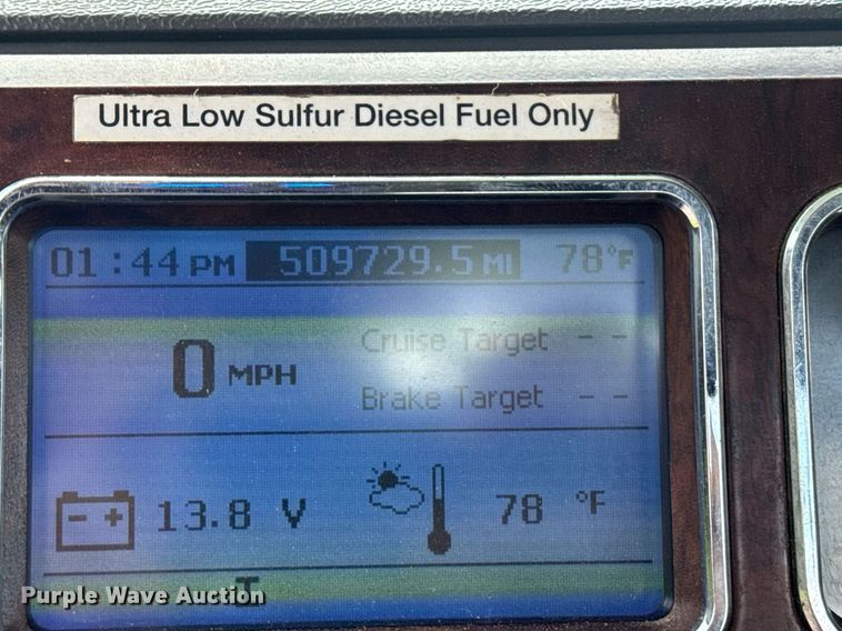 image for item DW1961 2018 Mack CXU613 semi truck