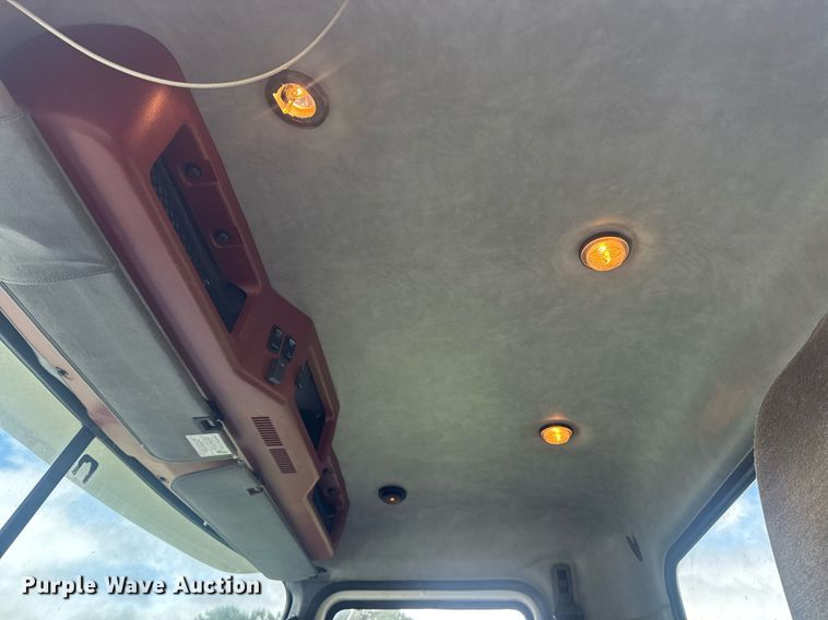 image for item DW1961 2018 Mack CXU613 semi truck