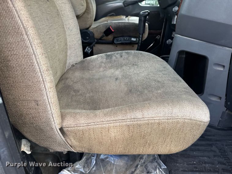 image for item DW1961 2018 Mack CXU613 semi truck