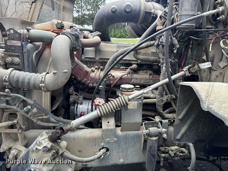 image for item DW1961 2018 Mack CXU613 semi truck