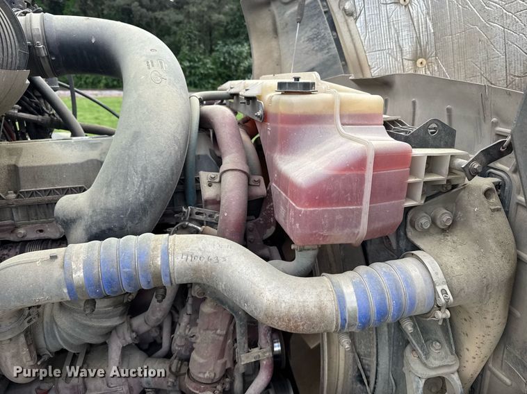 image for item DW1961 2018 Mack CXU613 semi truck