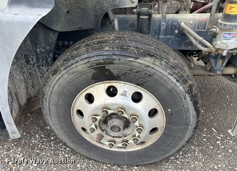 image for item DW1961 2018 Mack CXU613 semi truck