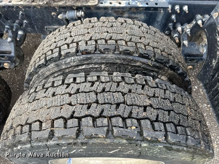 image for item DW1961 2018 Mack CXU613 semi truck