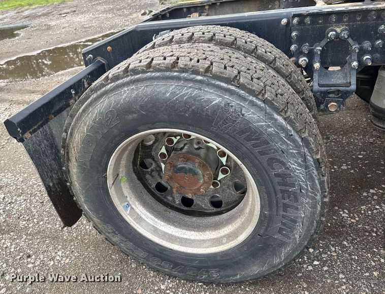 image for item DW1961 2018 Mack CXU613 semi truck