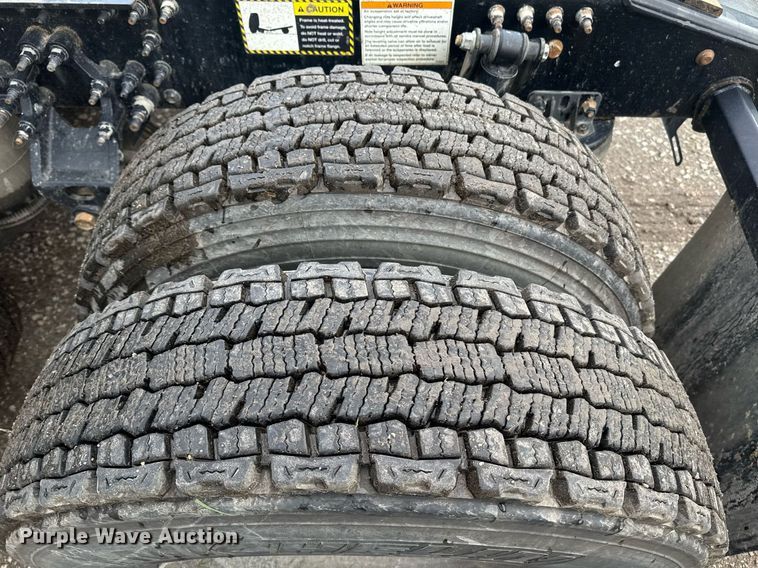 image for item DW1961 2018 Mack CXU613 semi truck