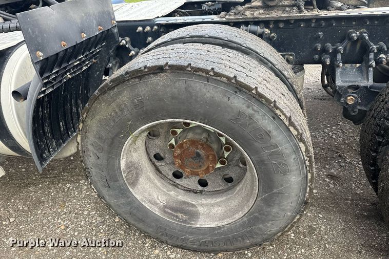 image for item DW1961 2018 Mack CXU613 semi truck