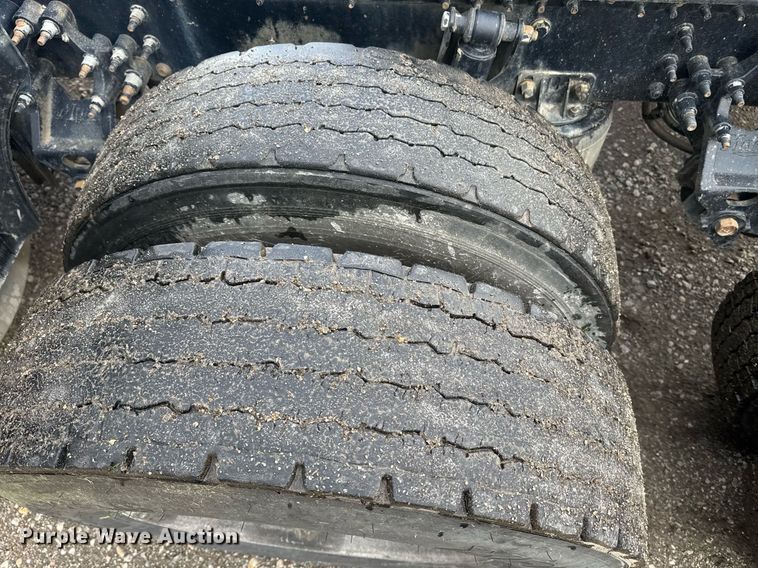 image for item DW1961 2018 Mack CXU613 semi truck