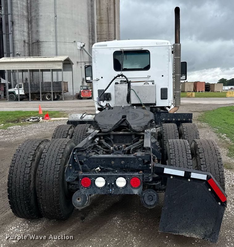 image for item DW1962 2016 Kenworth T880 semi truck