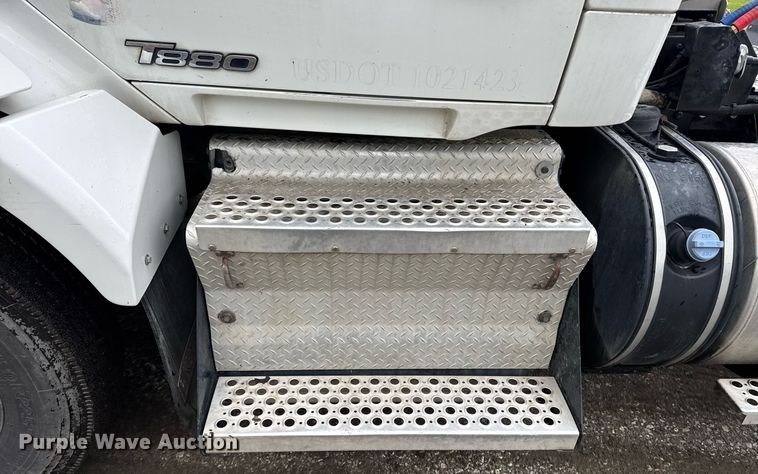 image for item DW1962 2016 Kenworth T880 semi truck