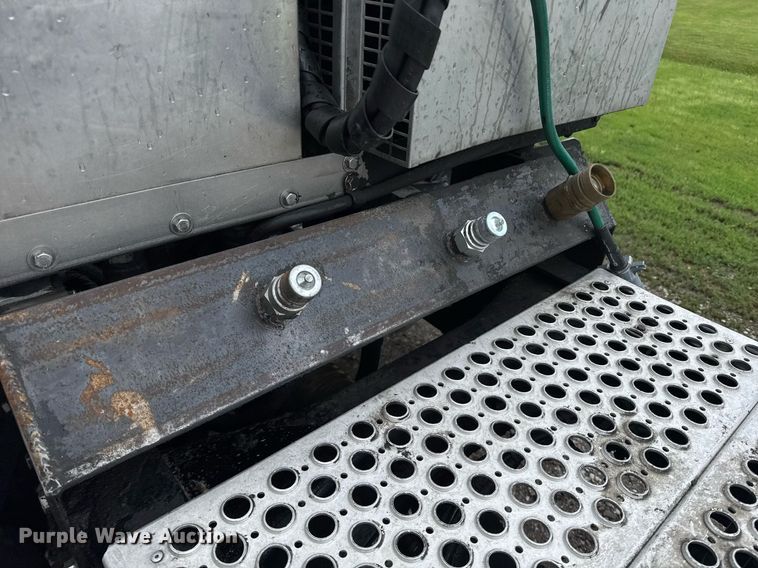 image for item DW1962 2016 Kenworth T880 semi truck