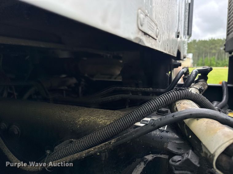 image for item DW1962 2016 Kenworth T880 semi truck