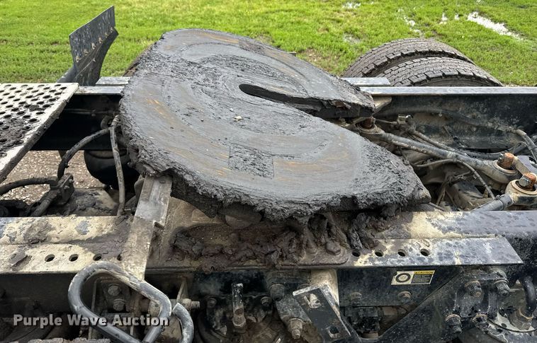 image for item DW1962 2016 Kenworth T880 semi truck