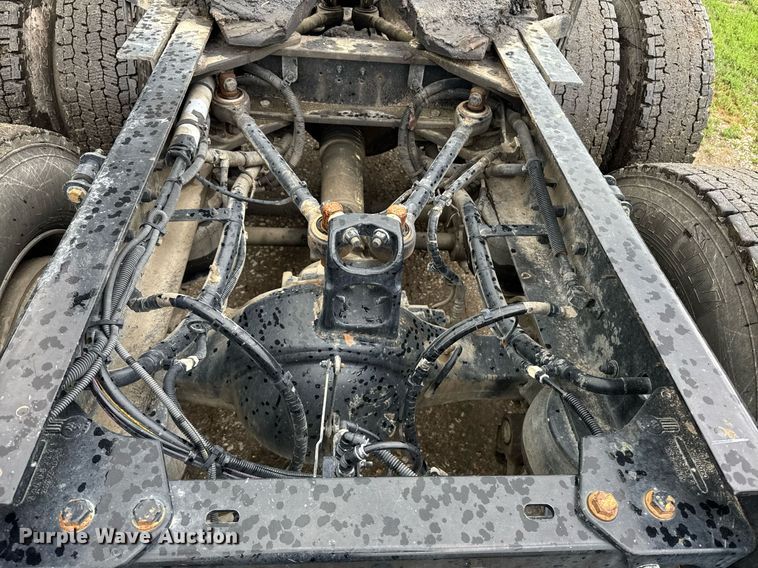 image for item DW1962 2016 Kenworth T880 semi truck