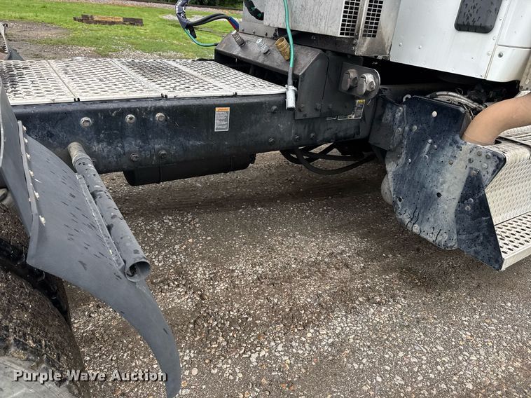 image for item DW1962 2016 Kenworth T880 semi truck