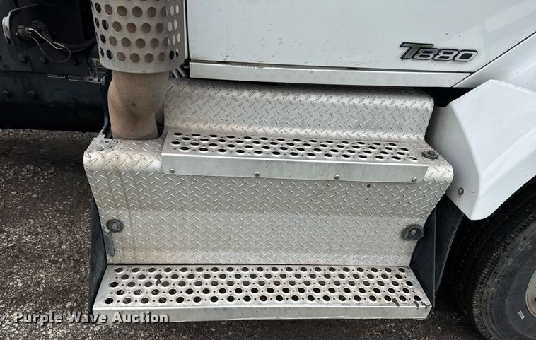 image for item DW1962 2016 Kenworth T880 semi truck