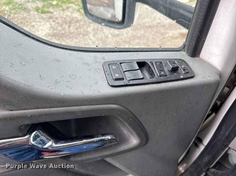 image for item DW1962 2016 Kenworth T880 semi truck