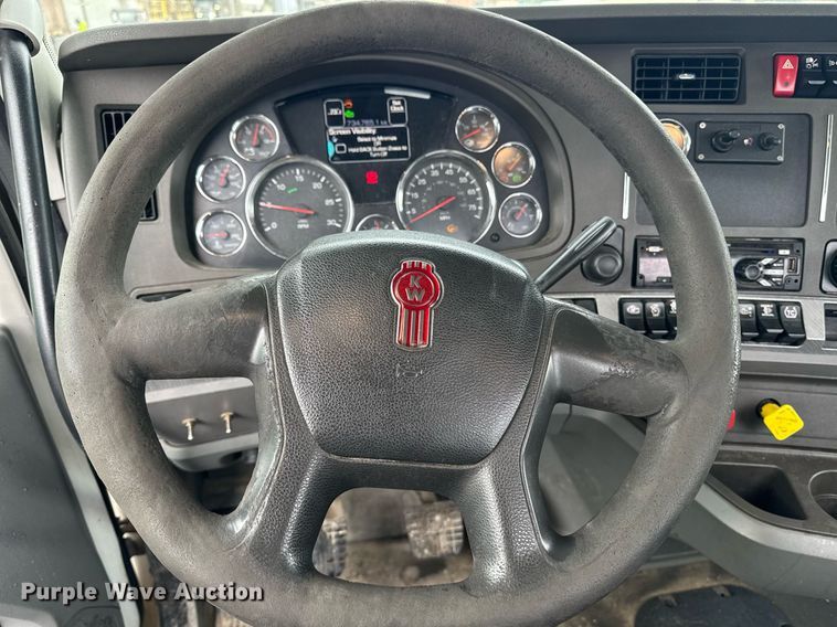 image for item DW1962 2016 Kenworth T880 semi truck